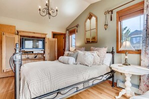 Master Bedroom has an Ensuite bathroom