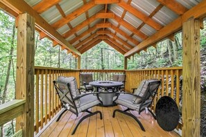 Covered Deck | Propane Fire Pit