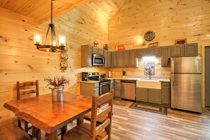 Interior | Open Floor Plan | Free WiFi | Central A/C & Heating