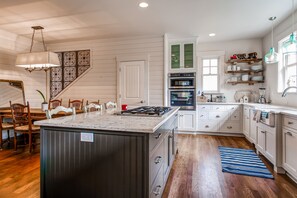 Kitchen | Dining
