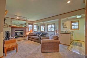 Living Room | 1st Floor | Fireplace | Cable TV | DVD Player