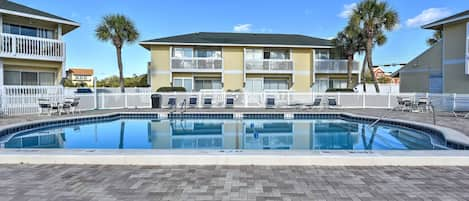 Destin Vacation Rental | Studio | 1BA | 480 Sq Ft | Stairs Required