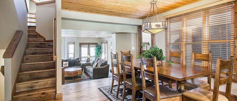 Open Floor Plan w Hardwood Floors, Oversized Couches, Wood-burning Fireplace, HDTV, WiFi, Cable