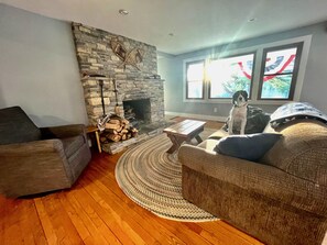 Living room - WiFi, Board games, Flat panel TV, DVD player, CD player, Stereo system, Fireplace.