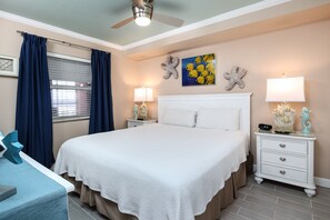MEMORY FOAM king bed in master bedroom - King-sized memory foam mattress make the master bedroom a relaxing haven, perfect for enjoying a late night movie on the flat screen TV!