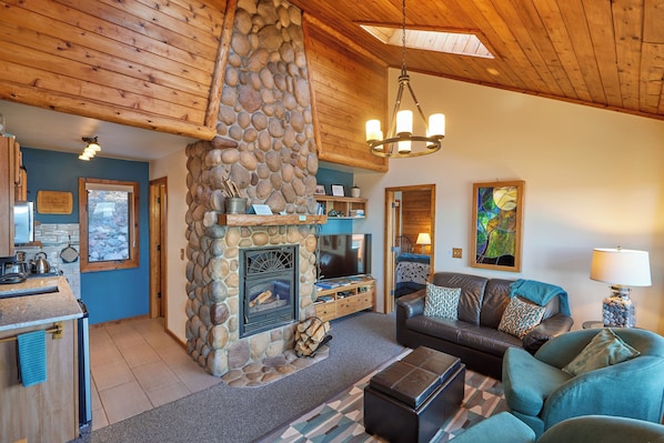 Schroeder Vacation Rental | 2BR | 1BA | 650 Sq Ft | Stairs from Deck