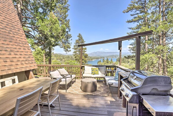 Lake Arrowhead Vacation Rental | 6BR | 4BA | 3,000 Sq Ft | Stairs Required