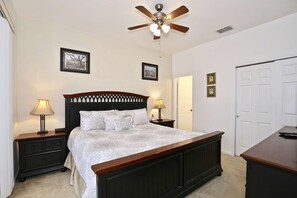 King Master Bedroom w/En-Suite Bath & Flat Screen TV