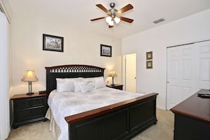 King Master Bedroom w/En-Suite Bath & Flat Screen TV