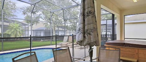 Oversize Lanai Features Your Own Private Pool and Stand Alone Hot Tub!