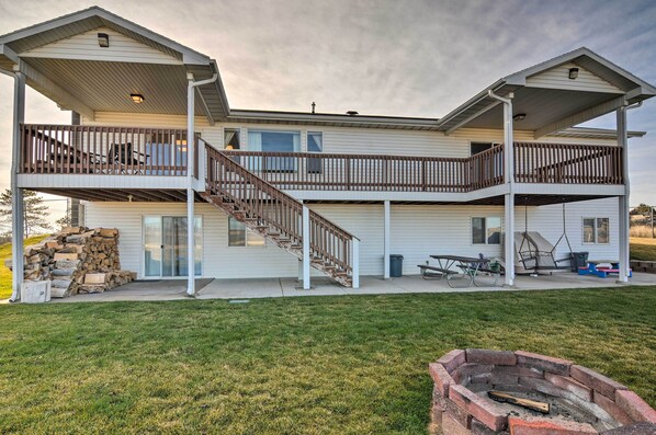 Bryce Vacation Rental | 6BR | 3BA | 4,400 Sq Ft | 2 Stories | Stairs Required