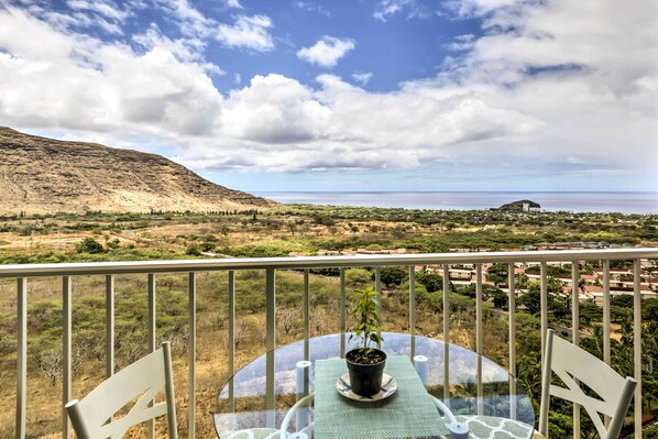 Waianae Vacation Rental | 2BR | 1BA | 806 Sq Ft | Elevator Access