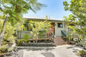 Front Entrance | Stairs Required