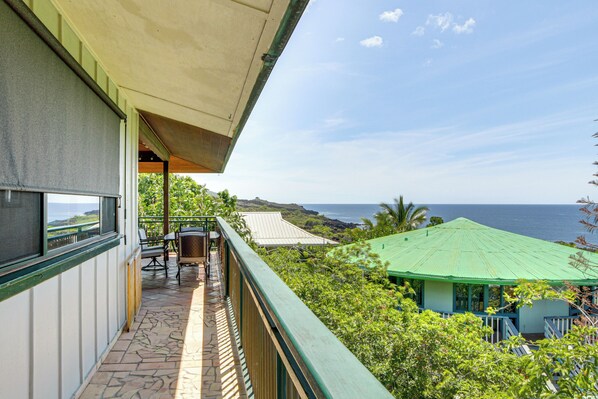 Captain Cook Vacation Rental | 3BR | 3BA | 1,733 Sq Ft | Stairs Required