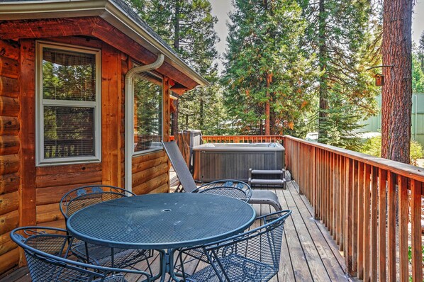 Shaver Lake Vacation Rental | 3BR | 3BA | 2,100 Sq Ft | Stairs Required