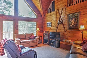 Living Room | 1st Floor | Free WiFi | Cable TV | DVD Player w/ Video Library