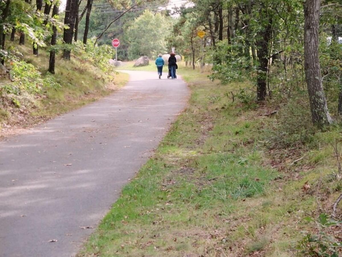 Walk to Beach, AC, WiFi, walk to bike path