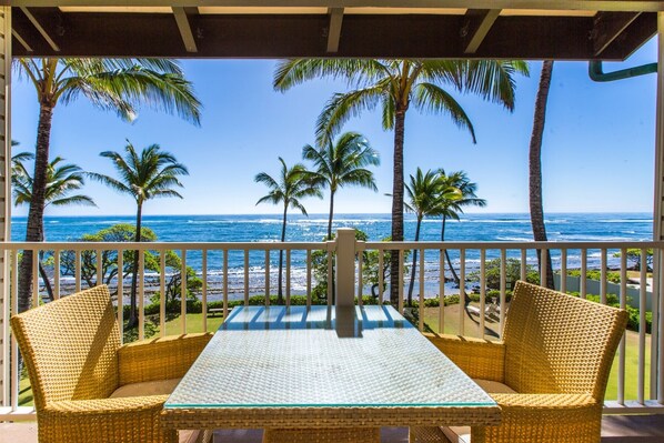Oceanfront Lanai: Moon Rise & Sun Rise Views