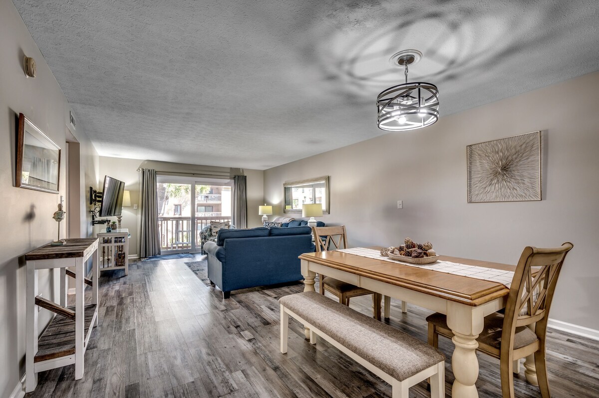 Large 2 Bedroom 2 Bath Pool / Courtyard View Condo – Anchorage Rentals