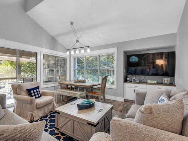 Living/Dining Area