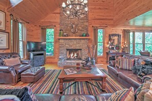 Living Room | Central Heat & A/C | Free WiFi | DirecTV