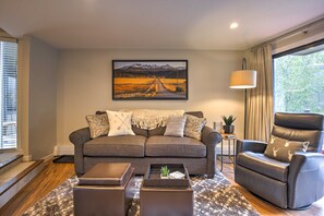 Living Room | Cable TV