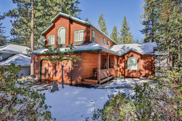 Tahoe Classic - Beautiful Tahoe home in a peaceful neighborhood!