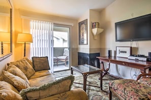 Living Room | Free WiFi | Cable TV