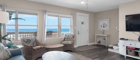 Living area with Gulf view and beach access