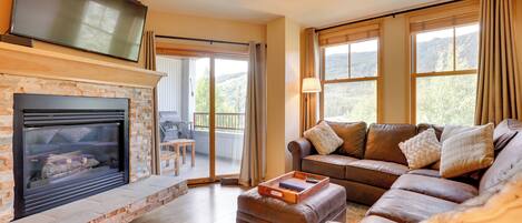 Keystone Vacation Rental | 2BR | 2BA | 880 Sq Ft | Step-Free Access w/ Elevator