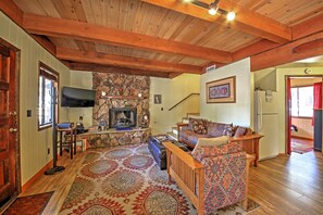 Living Room | Smart TV w/ Cable