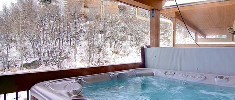 Enjoy the Large, 8 Person Hot Tub with Cover Assist