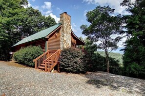 Private Blue Ridge Mountain View Cabin Rental