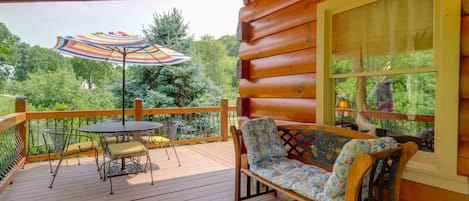 Hiwassee Vacation Rental | 2-Story Cabin | 2BR | 2BA | 1,200 Sq Ft