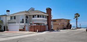 Exterior Photo Showing the Distance to the Beach