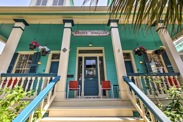 Galveston Vacation Rental | 2BR | 2BA | 1,100 Sq Ft | Steps Required