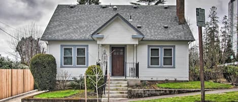 Eugene Vacation Rental | 4BR | 2BA | 2,200 Sq Ft | Stairs Required