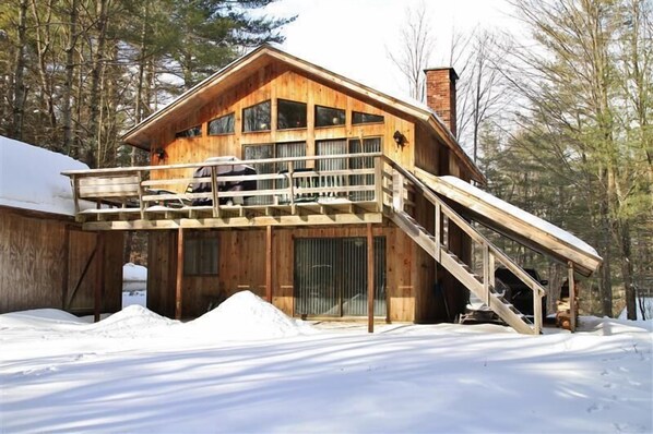 Londonderry Vacation Rental | 3BR | 2BA | 2,000 Sq Ft | Stairs to Access