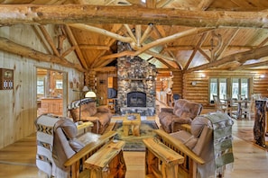 Living Room | Craftsman Fieldstone Fireplace