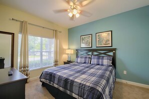 Downstairs King Bedroom w/Flat Screen TV