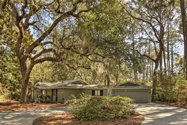 Hilton Head Vacation Rental | 4BR | 3BA | 1,980 Sq Ft | Half-Step to Access