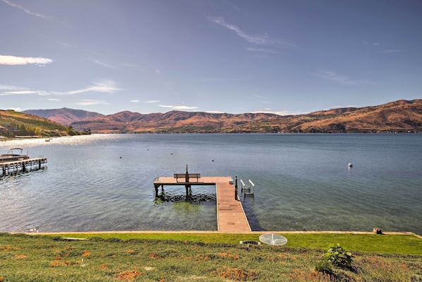 Lake Chelan Vacation Rental | 3BR | 2BA | 1,500 Sq Ft | One Step to Access