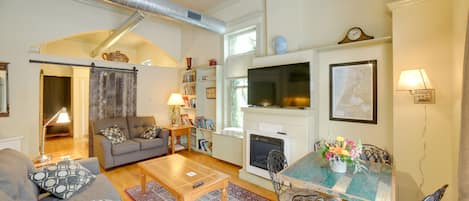 Saugatuck Vacation Rental | 1BR | 1BA | 1,000 Sq Ft | Stairs Required