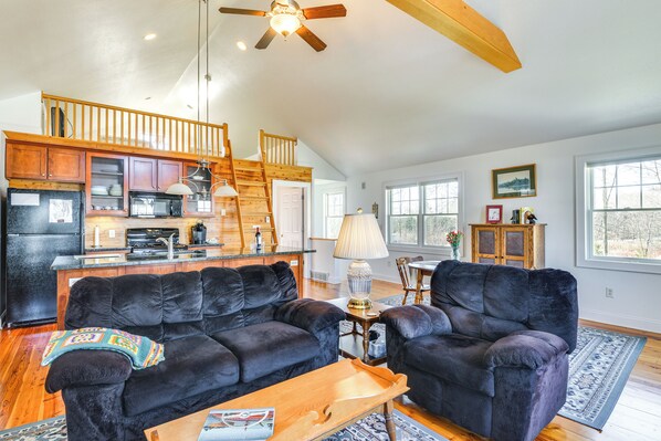 Cape Vincent Vacation Rental | 1BR | 1BA | 750 Sq Ft | Stairs Required