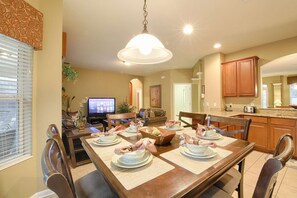 Kitchen Dining For Six (6) w/Pool Access & View