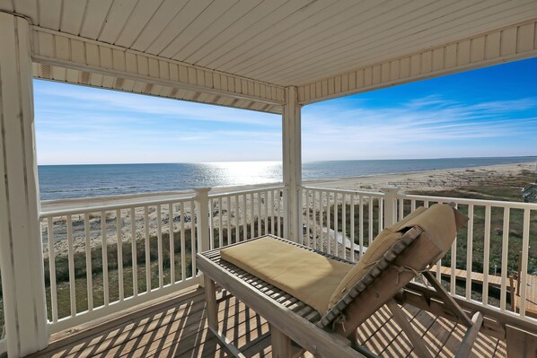 Bedroom 2 - Lounging on Gulf Front Deck