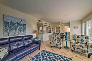 Living Room | Central A/C | Free WiFi