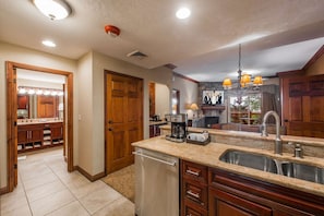 Bright & Spacious Two Bedroom Suite @ Top Rated Ski-In / Ski-Out Westgate Resort and Spa, Stainless Steel Appliances, Granite Counter Tops, Separate B