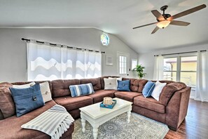 Living Room | Air Conditioning | Smart TV | DVD Player