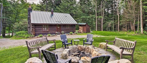 Londonderry Vacation Rental | 2BR | 1BA | 1,036 Sq Ft | 1 Step to Enter